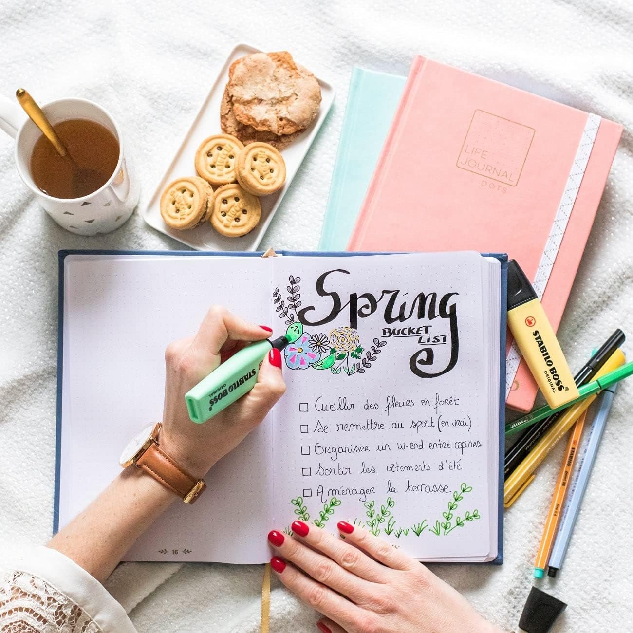 Quo Vadis - Collection : Life Journal - CARNET DE NOTES A POINTS (DOTS) - Type Bullet Journal - Fermeture élastique et rabat de rangement - Papier blanc Clairefontaine - Couverture rigide - Prune – Image 4