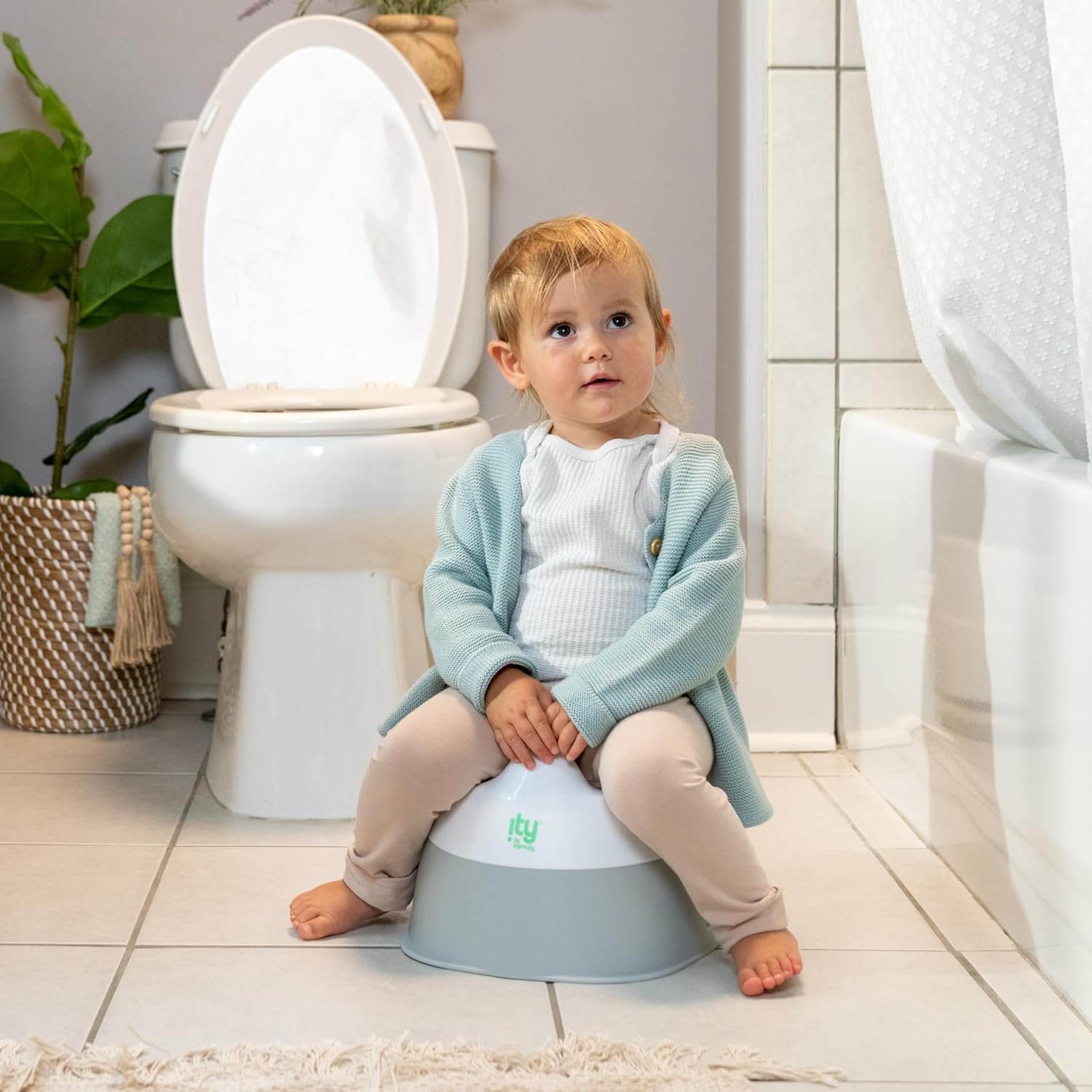 Ingenuity : ity by Ingenuity Potty Ready Set Go, bol amovible, fond antidérapant, base large et stable, 18 mois et plus, blanc et gris – Image 6