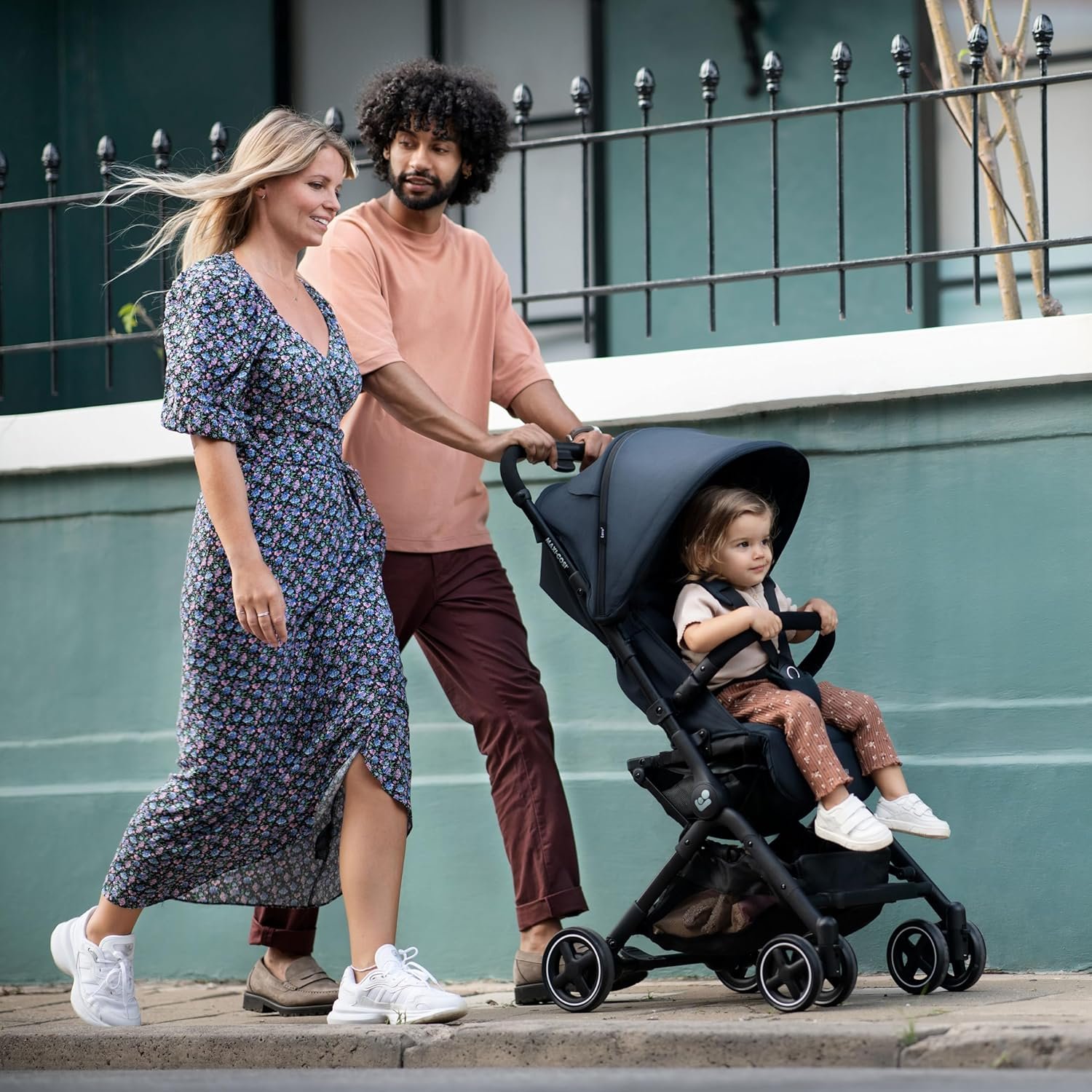 Maxi-Cosi Lara², Poussette Canne, 0-4 ans, 0-22 kg, Poussette Bebe Légère et Compacte, 3 Positions d'Inclinaison, Position Allongée, Pliage Automatique, Bandoulière, Essential Black – Image 8