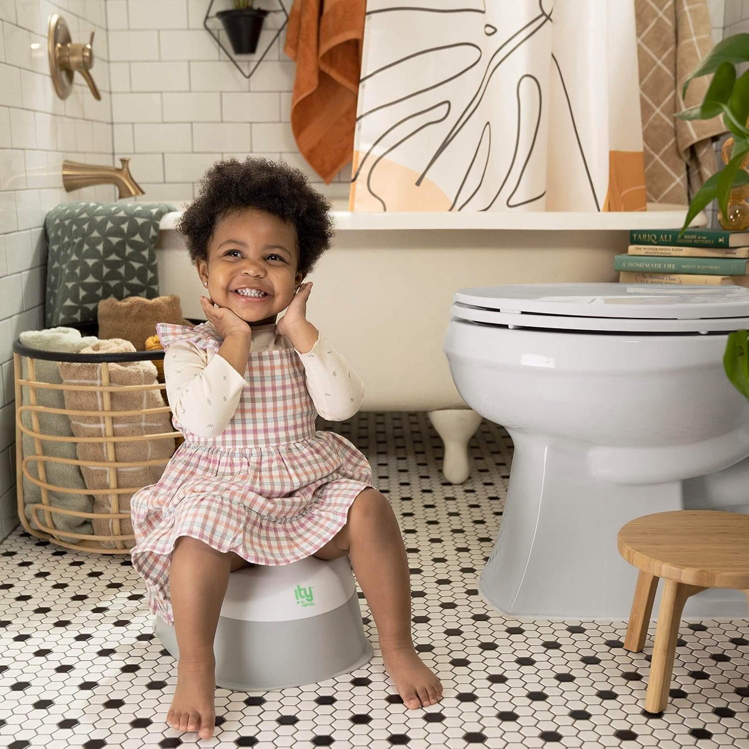 Ingenuity : ity by Ingenuity Potty Ready Set Go, bol amovible, fond antidérapant, base large et stable, 18 mois et plus, blanc et gris – Image 5